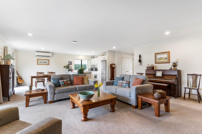 5 Beragh Place, East Tamaki, Auckland - Carousel 2