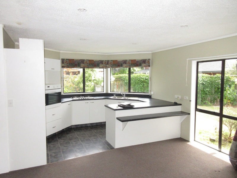 22 Saint James Drive, Huntington, Hamilton - Carousel 2