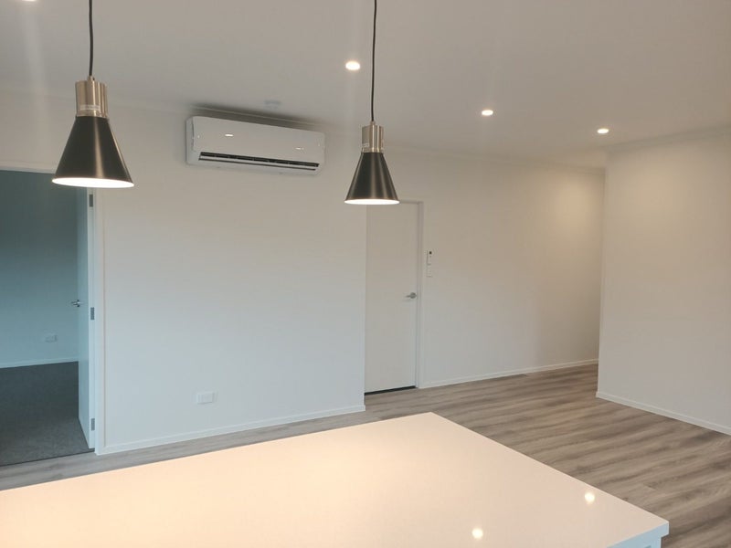 4/14 Steele Road, Forest Lake, Hamilton - Carousel 1