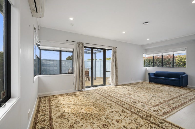 4A Barron Drive, Green Bay, Auckland - Carousel 2