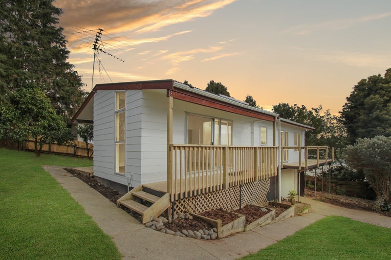16 Celeste Place, Totara Vale, Auckland - Carousel 1