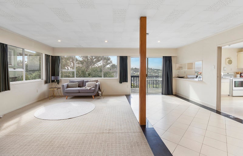 24 Waiwera Crescent, Maupuia, Wellington - Carousel 2