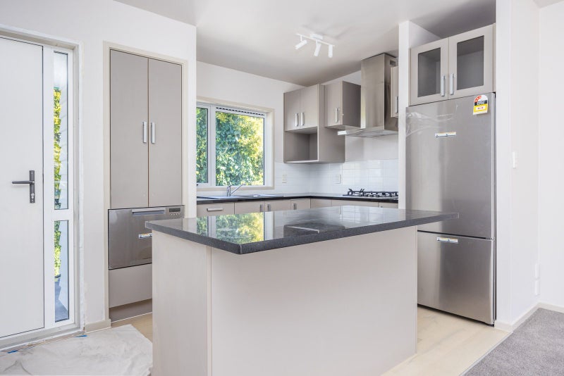 8D Arotau Place, Grafton, Auckland - Carousel 2