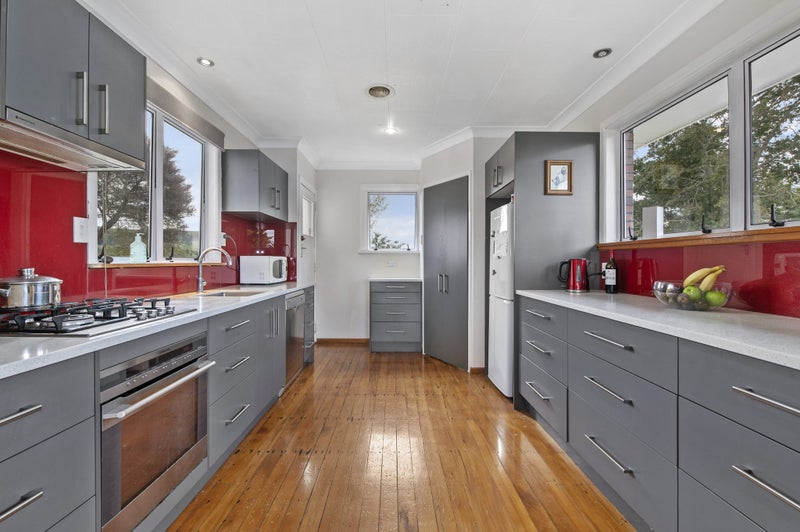 7 Tirita Street, Kawaha Point, Rotorua - Carousel 1