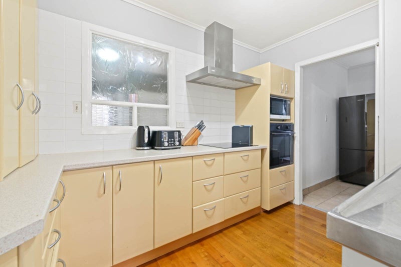 188 Beach Haven Road, Beach Haven, Auckland - Carousel 2