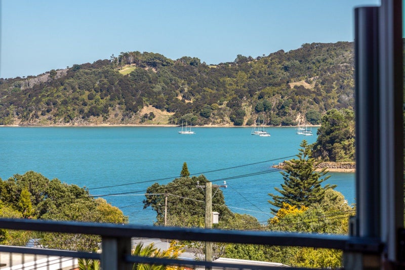 4 Bryan Road, Surfdale, Waiheke Island - Carousel 2