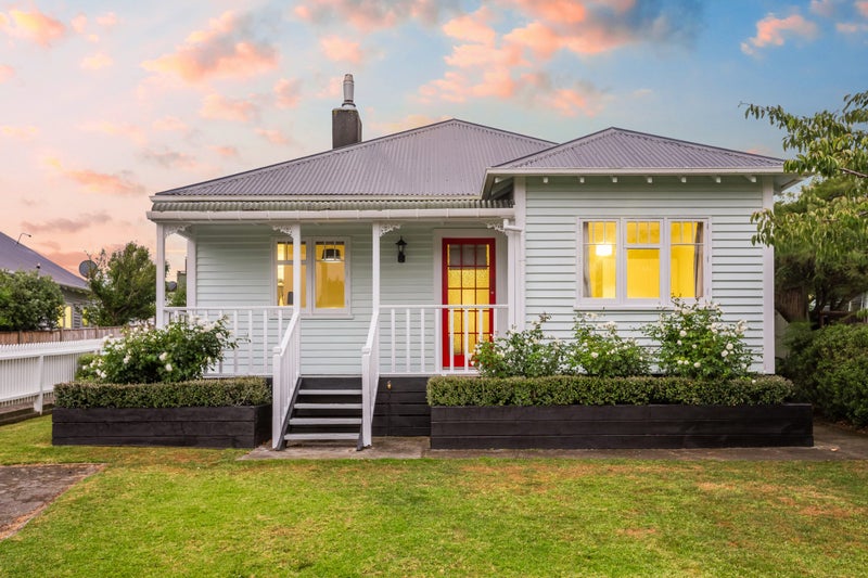 4B Bay Drive, Titahi Bay, Porirua - Carousel 1