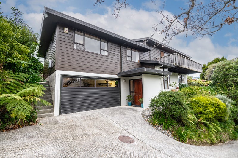 16 Romney Square, Tawa, Wellington - Carousel 1