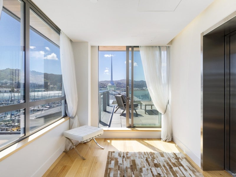 5A/8 Clyde Quay Wharf, Te Aro, Wellington - Carousel 2