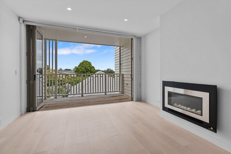 8/83 Hinemoa Street, Birkenhead, Auckland - Carousel 2