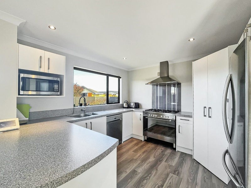 33 Rosalie Terrace, Kelvin Grove, Palmerston North - Carousel 2