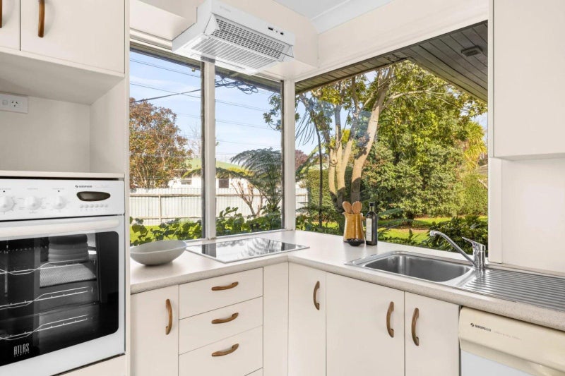 16 Howard Road, Taradale, Napier - Carousel 2