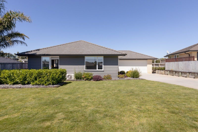 12 Fairfax Crescent, Pyes Pa, Tauranga - Carousel 2