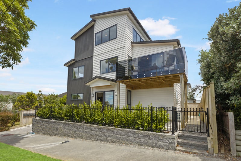 55 Castledine Crescent, Glen Innes, Auckland - Carousel 1