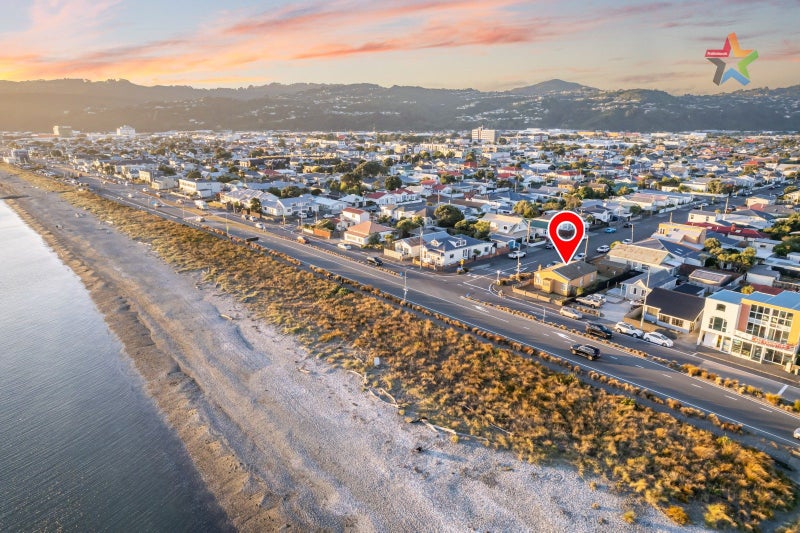 217 The Esplanade, Petone, Lower Hutt - Carousel 2