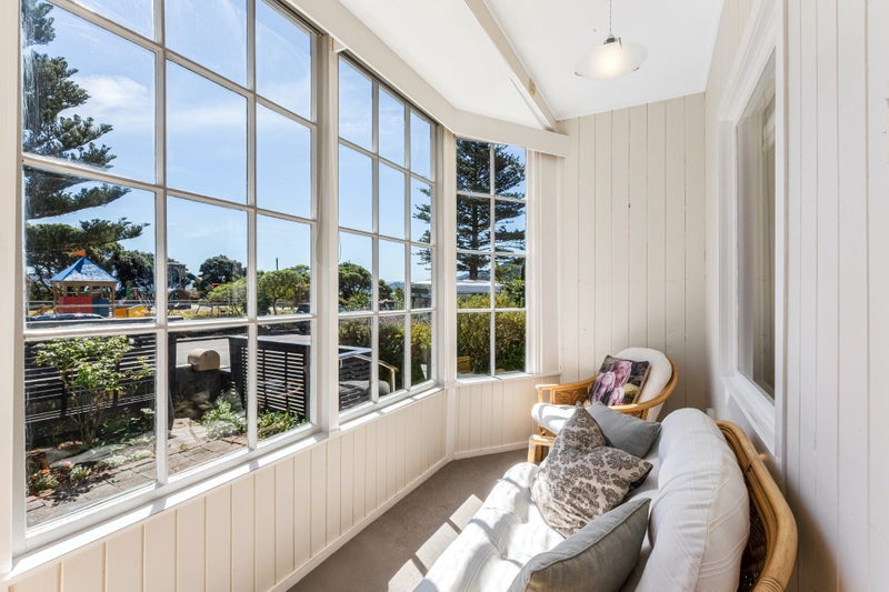 69 Marine Parade, Eastbourne, Lower Hutt - Carousel 2