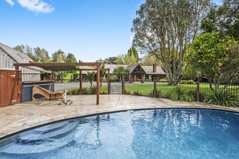 82 Kimptons Road, Manurewa - Carousel 1