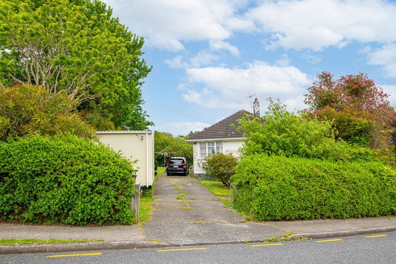 18 Hereford Street, Cannons Creek, Porirua - Carousel 1