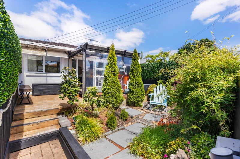 2/14 Argyle Street, Herne Bay, Auckland - Carousel 1