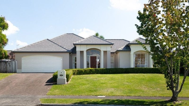 21 Cairns Crescent, Rototuna, Hamilton - Carousel 1