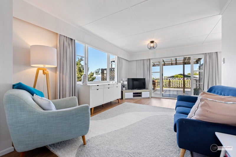 10 Cypress Drive, Maungaraki, Lower Hutt - Carousel 2