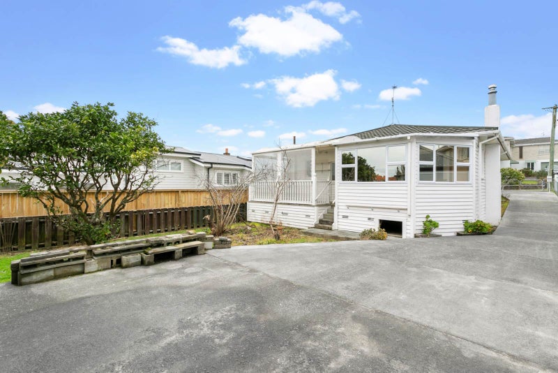 9 Bungalow Avenue, Point Chevalier, Auckland - Carousel 2