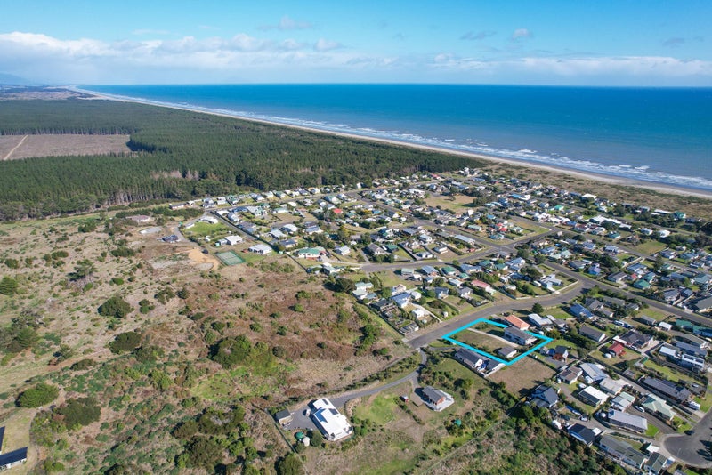 15 Aranui Avenue, Waitarere Beach, Levin - Carousel 2