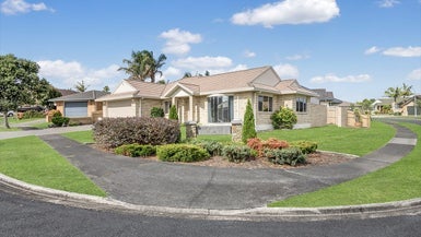 2 Monivea Place, East Tamaki Heights, Auckland - Carousel 1