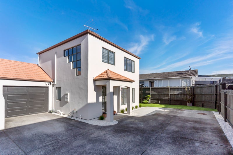 8A Fiesta Drive, Half Moon Bay, Auckland - Carousel 1