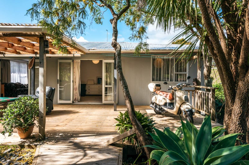 3 Te Makiri Road, Onetangi, Waiheke Island - Carousel 2