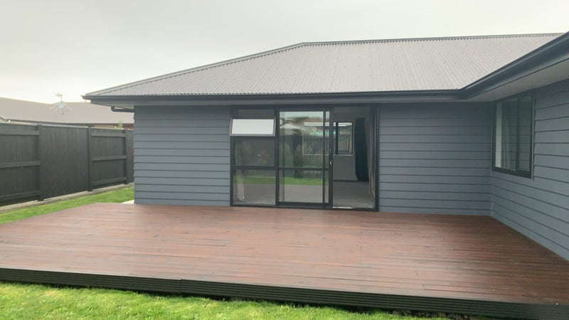 19A Chestnut Close, Kelvin Grove, Palmerston North - Carousel 2