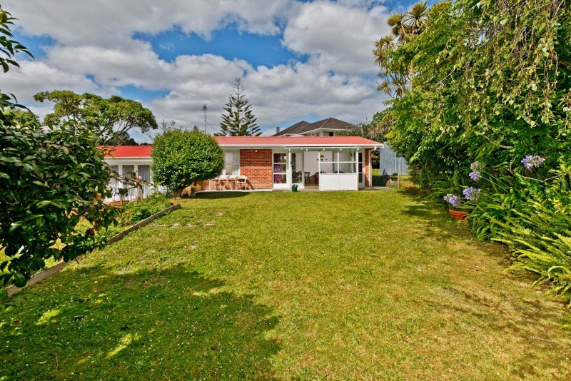 1/19 Montana Avenue, Murrays Bay, Auckland - Carousel 1
