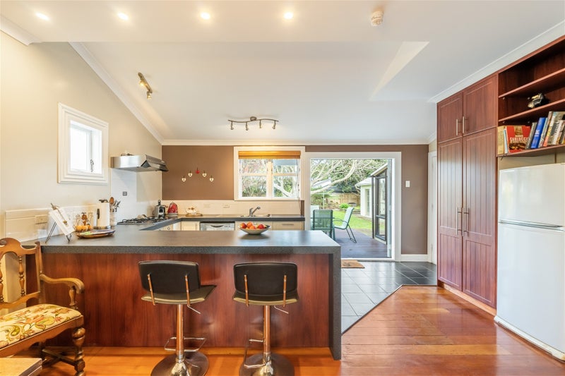 8 North Street, Petone, Lower Hutt - Carousel 35