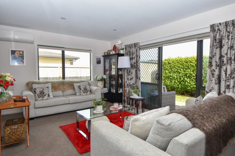 65 Ashmore Park Road, Carterton, Carterton - Carousel 2
