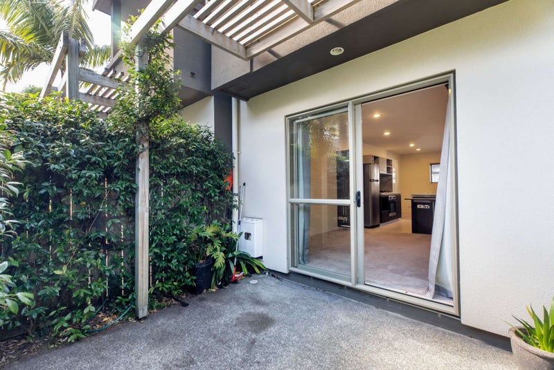 43/21 Hunters Park Drive, Three Kings, Auckland - Carousel 1