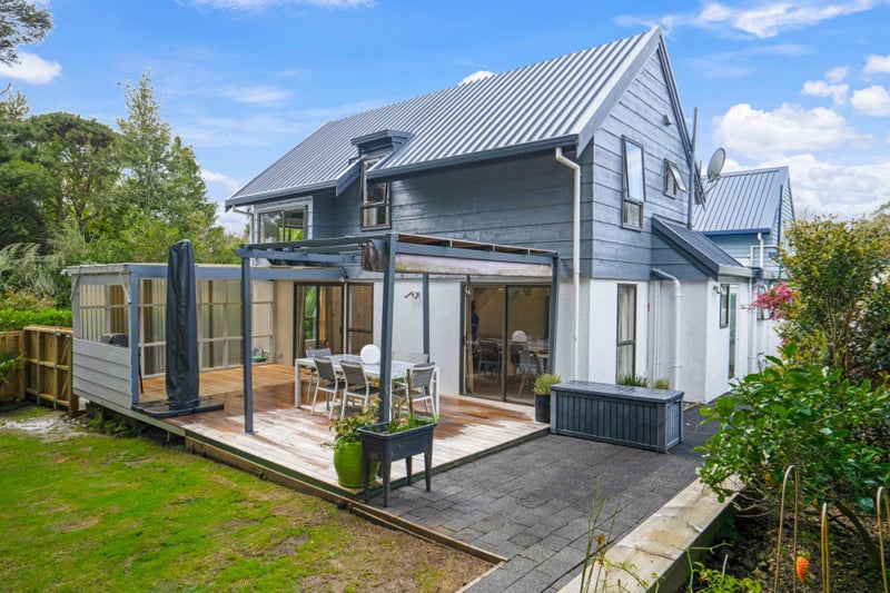 2/5 Eugen Place, Bayview, Auckland - Carousel 1