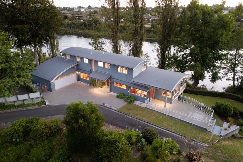 1107 River Road, Queenwood, Hamilton - Carousel 1