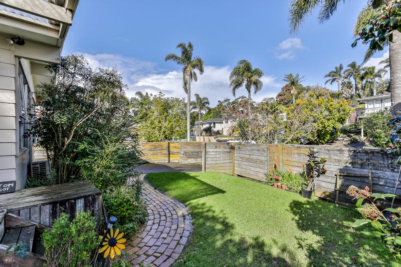 15 Normanton Street, Glenfield, Auckland - Carousel 2