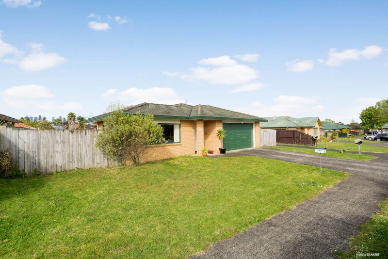40 Castlefinn Drive, Weymouth, Auckland - Carousel 2