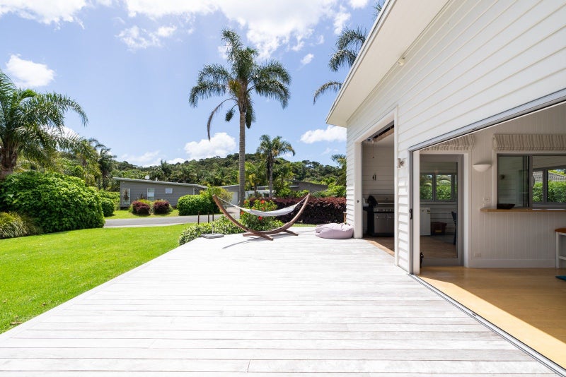 2 Meridian Place, Matapouri, Whangārei - Carousel 1