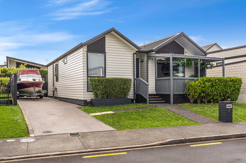 7 Skippy Patuwai Lane, Glen Innes, Auckland - Carousel 1