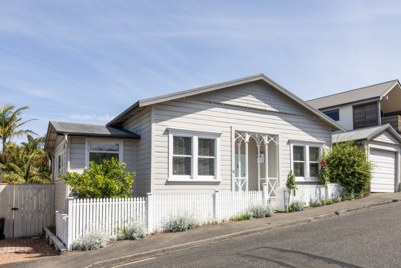 14 Colenso Avenue, Hospital Hill, Napier - Carousel 27