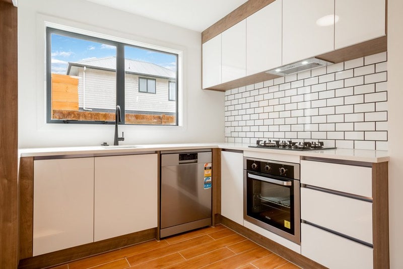 8/206 Old Farm Road, Hamilton East, Hamilton - Carousel 1
