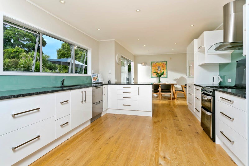 11 Trevone Place, Forrest Hill, Auckland - Carousel 2