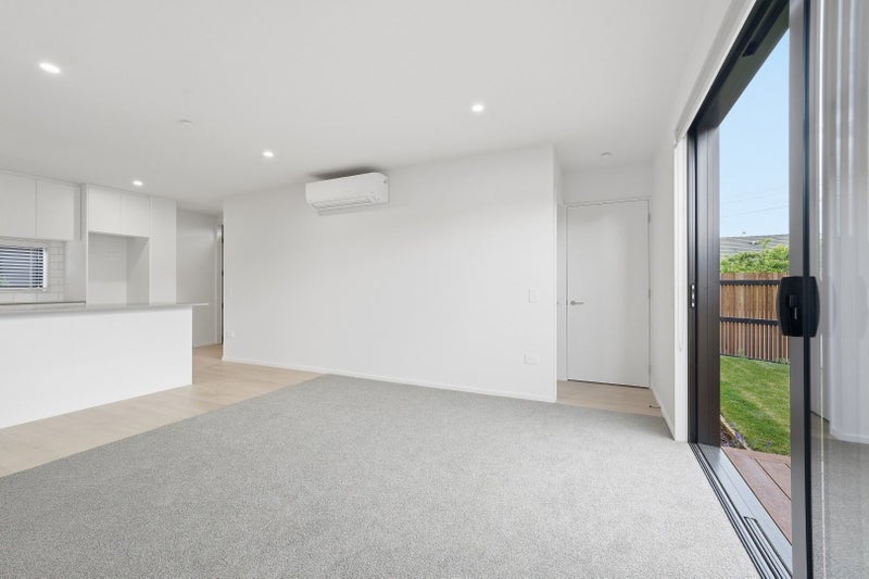 1/12 McCombs Street, Somerfield, Christchurch - Carousel 2