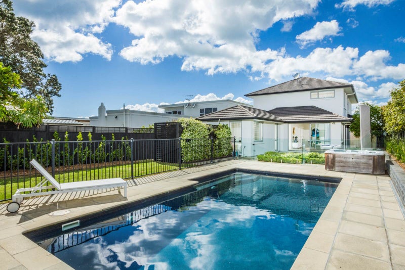 148 Aberdeen Road, Campbells Bay, Auckland - Carousel 1