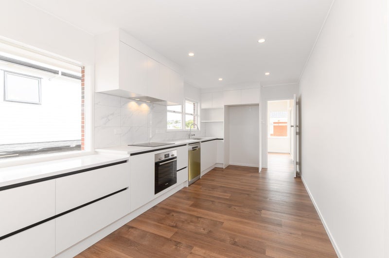 8 Jeff Place, Howick, Auckland - Carousel 2