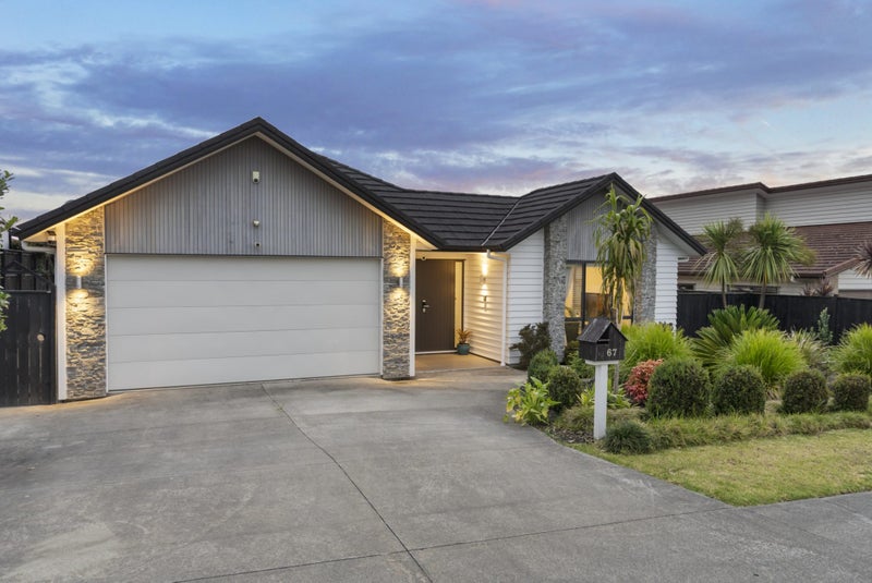 67 Seventh View Avenue, Beachlands, Auckland - Carousel 1