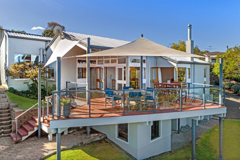 11 Hillary Heights, Whataupoko, Gisborne - Carousel 1