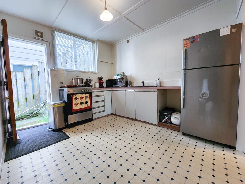 19 Essex Street, Aro Valley, Wellington - Carousel 2